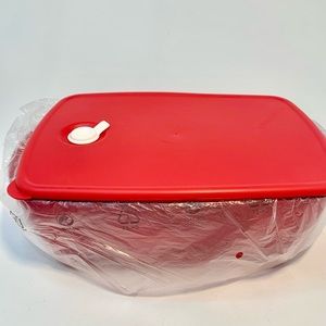 Tupperware New VENT N SERVE RED LARGE